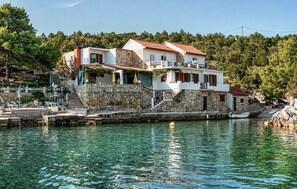 Exterior - Beach front home in Zastrazisce (Zastrazisce)