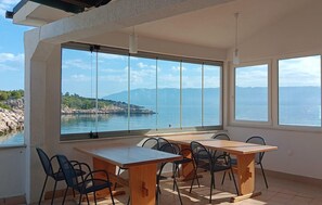 Dining - Beach front home in Zastrazisce (Zastrazisce)