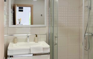 Shower, hair dryer - Beach front home in Zastrazisce (Zastrazisce)