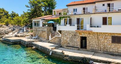 Beach front home in Zastrazisce