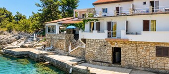 Beach front home in Zastrazisce