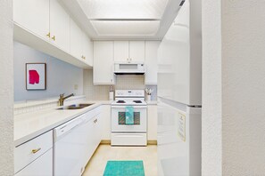 Coffee/tea maker, fridge, microwave, oven - Modern, Dog-Friendly Condo on Golf Course-Steps to Pool & Hot Tub + Tennis & Spa (Cathedral City)