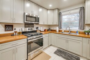 Réfrigérateur, micro-ondes, plaque de cuisson, lave-vaisselle