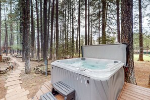 Outdoor spa tub - Updated Large Cabin with Golf Course views, a Private Hot Tub & Game Room (Pinetop)