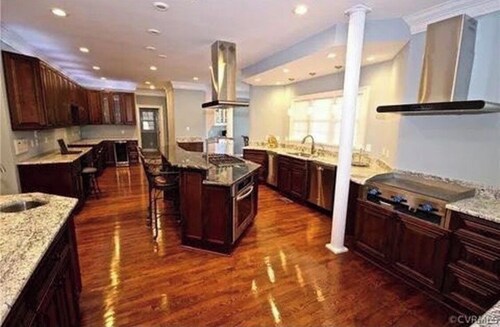 Large, Victorian 5-bedroom house charming Mechanicsville