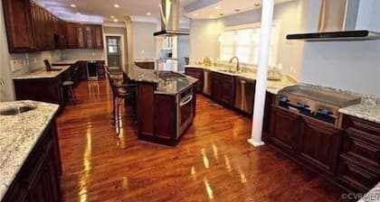 Large, Victorian 5-bedroom house charming Mechanicsville