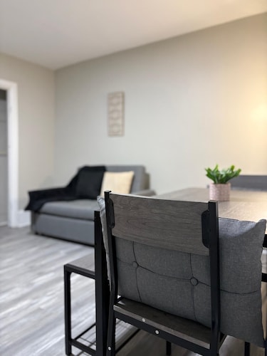 Welcoming 1-bedroom apartment in charming Ashland perfect for getaway