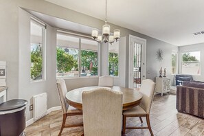 Dining - Exquisite home with firepit, game room, heated pool, pool spa, & putting green (Peoria)