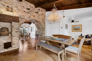 Dining - Ranch Style Living in Catalina Foothills with private hot tub (Tucson)