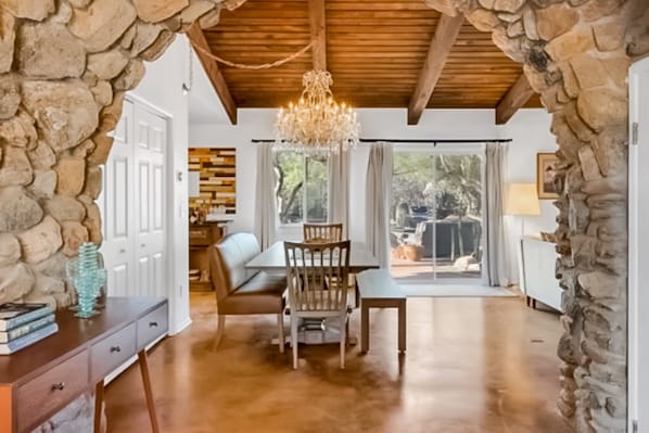 Dining - Ranch Style Living in Catalina Foothills with private hot tub (Tucson)