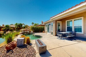 Outdoor dining - Peaceful lakefront home w/ a Private Pool, Spa, & Firepit - Dogs Welcome! (Rancho Mirage)
