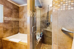 Shower, hair dryer, towels - Snowbird-friendly home with private pool, spa, grill, enclosed backyard, W/D, AC (Palm Springs)