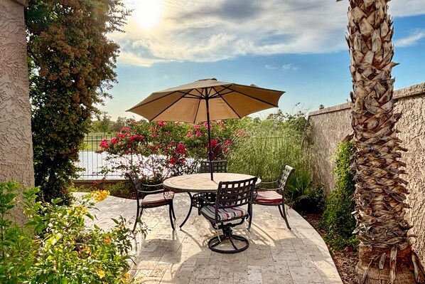 Outdoor dining - Beautiful waterfront home w/ private patios, shared pools, hot tub (Scottsdale)