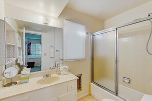 Shower, hair dryer, towels - Sunny Palm Springs Retreat with Shared Pool, Hot Tub & Prime Location! (Palm Springs)