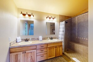 Shower, hair dryer, towels - Airy home with private heated pool, firepit, grill, enclosed backyard, cornhole (Goodyear)