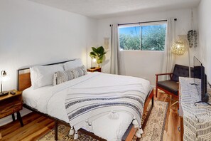 1 bedroom, iron/ironing board, free WiFi, bed sheets - Dreamy bohemian condo with tranquil vibes, close proximity to downtown (Palm Springs)
