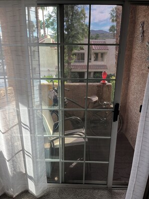 Interior - 2-bedroom fully furnished condo in enchanting Palm Springs with AC. (Palm Springs)