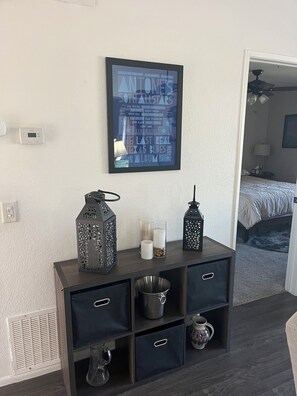 2 bedrooms, iron/ironing board, free WiFi, bed sheets - 2-bedroom fully furnished condo in enchanting Palm Springs with AC. (Palm Springs)