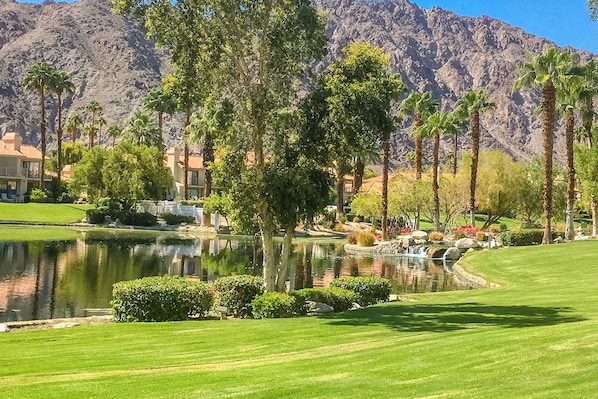 Property grounds - Condo in PGA West with Ping-Pong, pool & pool spa access - 2BR - #LIC-068206 (La Quinta)