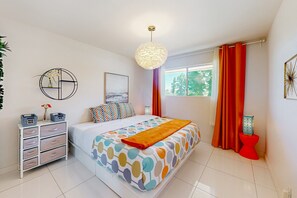 1 bedroom, iron/ironing board, free WiFi, bed sheets - Bright & modern dog-friendly oasis with pool, tennis courts, balcony, & A/C (Palm Springs)