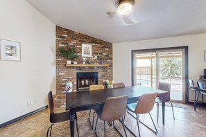 Dining - Charming & sunlit villa with private pool, patio, & firepit - near golf & trails (Mesa)