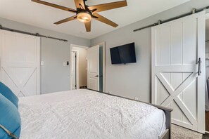 4 habitaciones, tabla de planchar con plancha, wifi y ropa de cama 