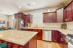 Fridge, microwave, oven, stovetop - Modern home w/ two master suites & private balcony, desk space, & central A/C (Flagstaff)
