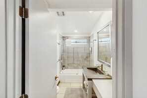 Shower, hair dryer, towels - Mid-century modern home w/mountain views, private pool, gas grill, A/C (Palm Springs)