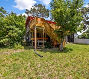 A wooden deck with a staircase leading to a house. - 3-bedroom house in lovely Sandbridge Beach-Budget Getaway (Virginia Beach)