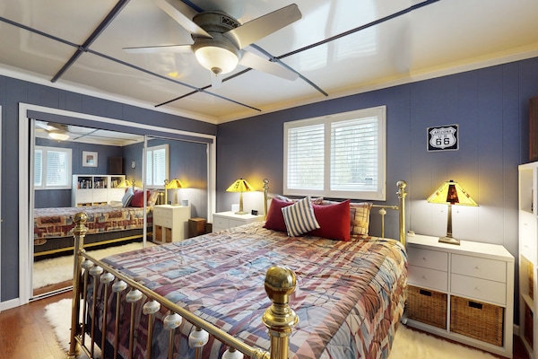 2 bedrooms, iron/ironing board, WiFi (free), bed sheets