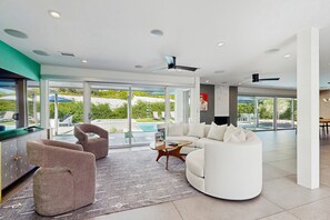 Interior - Poolside Paradise in the Desert – Your Perfect Palm Springs Escape Awaits. (Palm Springs)