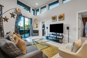 Smart TV, fireplace, books - Enjoy the MorningSun in a Stylish Townhouse with Private Spa & Putting Green (Palm Springs)