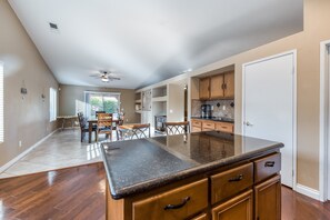 Interior - Beautiful & spacious home with private pool, spa, and basketball hoop (Indio)