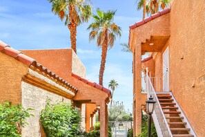 Exterior - Fabulous Escape with a Gas Grill, Heated Pool, Spa, & Tennis Courts (Palm Springs)