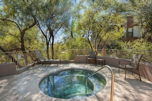 A heated pool - Luxurious, renovated condo in the serene Catalina Foothills with hot tub & pool (Tucson)