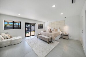 4 chambres, fer et planche à repasser, Wi-Fi, draps fournis