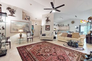 Smart TV, fireplace, books - Cozy home with BBQ grill, fireplace, patio, hiking nearby (Sedona)