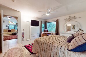 3 habitaciones, escritorio, tabla de planchar con plancha y wifi gratis 