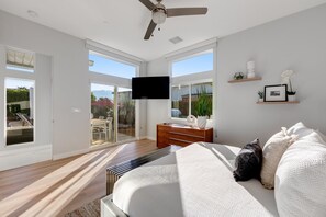 3 bedrooms, iron/ironing board, travel cot, free WiFi - Newly remodeled, modernist home with private pool, spa, & grill - dog-friendly (Palm Springs)