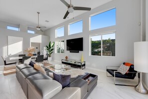 Smart TV, DVD player - Newly remodeled, modernist home with private pool, spa, & grill - dog-friendly (Palm Springs)