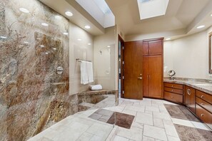 Shower, hair dryer, towels - Glamorous home w/ mountain views, private pool, & on-site golf - 3 BR - #067092 (La Quinta)