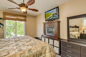 4 bedrooms, iron/ironing board, free WiFi, bed sheets - Classic, dog-friendly home near golf with heated pool, enclosed yard & fireplace (Indio)
