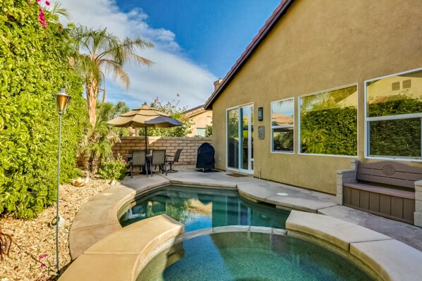A heated pool - Classic, dog-friendly home near golf with heated pool, enclosed yard & fireplace (Indio)