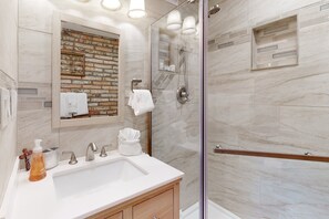 Shower, hair dryer, towels - Ground-floor condo with on-site pool, grills, patio, & central AC (Carefree)