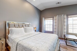 3 bedrooms, iron/ironing board, free WiFi, bed sheets - Family-Friendly Home w/ an Outdoor Kitchen, Private Pool, & Spa - 3BR - #66708 (La Quinta)