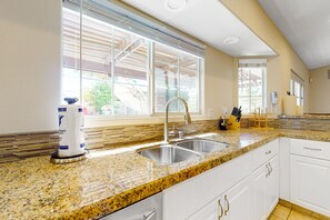 Fridge, microwave, oven, stovetop - Family-Friendly Home w/ an Outdoor Kitchen, Private Pool, & Spa - 3BR - #66708 (La Quinta)