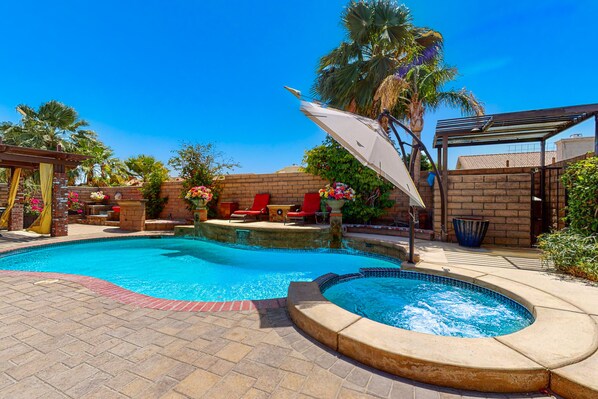 A heated pool - Family-Friendly Home w/ an Outdoor Kitchen, Private Pool, & Spa - 3BR - #66708 (La Quinta)