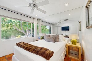 3 bedrooms, iron/ironing board, free WiFi, bed sheets - Siesta-ready home with private saltwater pool - close to downtown (Palm Springs)