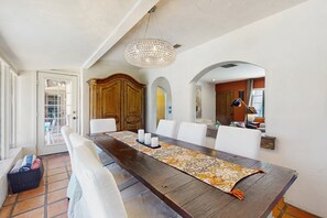 Dining - Siesta-ready home with private saltwater pool - close to downtown (Palm Springs)
