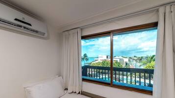 Cortinas blackout, tabla de planchar con plancha y wifi gratis